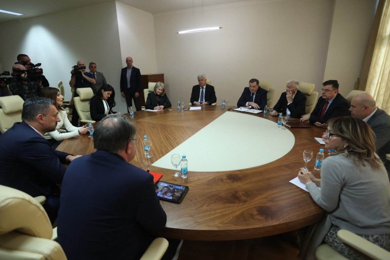 Nikšić, Konaković i Čović danas kod Dodika u Lukavici