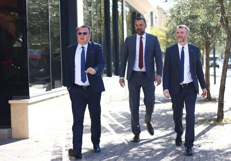 Narod i pravda kontinuirano 'otima' pozicije, nanosi političku štetu SDP-u i Našoj stranci