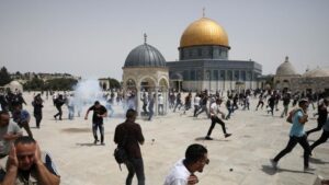 Sukob izraelske policije i palestinskih vjernika kod džamije Al-Aqsa