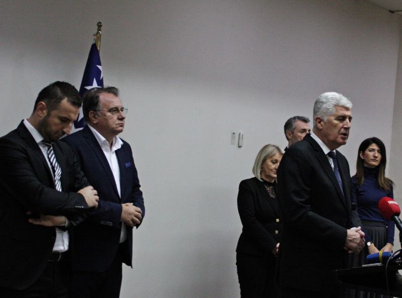 Efendić ističe da podrška imenovanju Vukoje nije dogovor osmorke već trojke sa HDZ-om