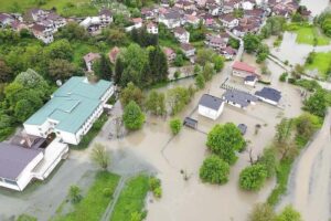 Voda se povlači, klizišta prave probleme
