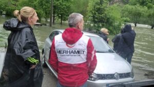 “Merhametovi“ timovi na terenu: Kontinuirana pomoć poplavljenim područjima u Krajini
