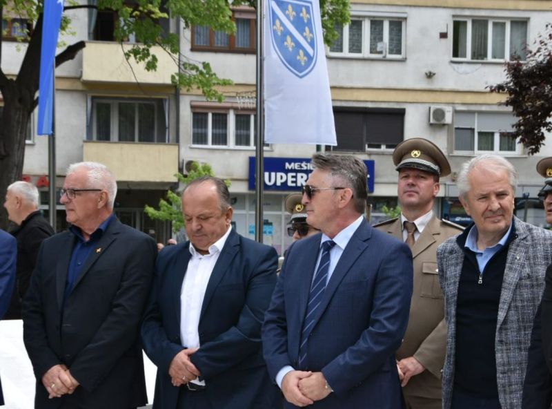 Željko Komšić na obilježavanju Dana Zlatnih ljiljana u Gradačcu