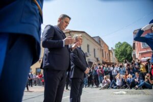 Komšić i Bećirović u Tuzli: Odali počast ubijenim u masakru na Kapiji