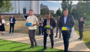 Komšić i Bećirović posjetu Ukrajini počeli u Buči, gradu u kojem su Rusi počinili stravične zločine