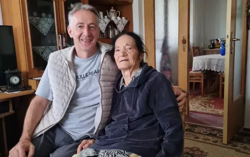 Pronašao 3.300 KM i vratio ih nani od koje je kupio automobil