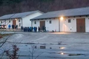 Racija u migrantskom centru Blažuj: Na terenu 300 policajaca