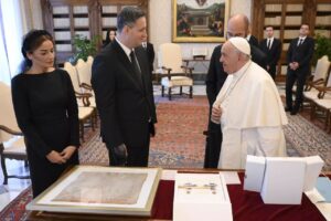 Denis Bećirović sa suprugom posjetio papu Franju