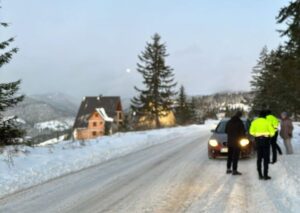 Oprez pri vožnji: Mokar kolovoz, a u višim planinskim predjelima i zaleđen