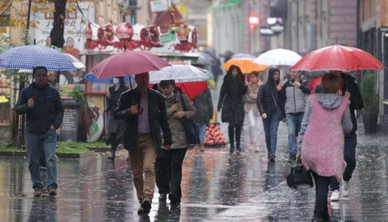U BiH danas oblačno s kišom i pljuskovima, poslijepodne postepeno razvedravanje