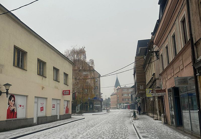 Oblačno sa kišom, susnježicom i snijegom