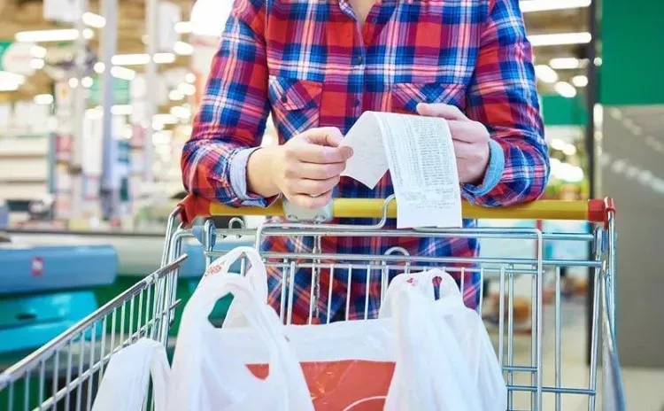 Potrošačka korpa 2.882,90 KM, prosječna plata pokriva 44,5 posto, a minimalna jedva 20,6 posto