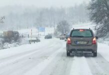 Snijeg koji pada u većem dijelu Bosne otežava saobraćaj