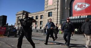 Napad na paradi pobjednika Super Bowla, ubijena žena, 22 osobe ranjene