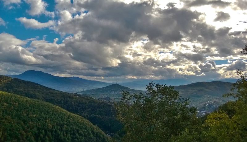 Jutro u BiH oblačno - ponegdje s kišom, tokom dana sunčanije