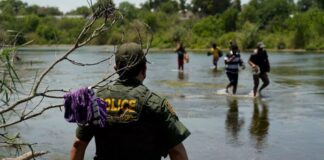 Vrhovni sud odlučio: Teksas može hapsiti ilegalne migrante