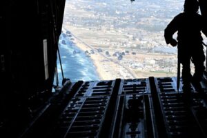 Američka vojska iz aviona ispustila humanitarnu pomoć u Gazu, ali neće raspoređivati trupe