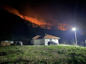 Vatrogascima kiša pomogla u gašenju požara u više bh. gradova