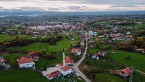 U BiH i danas sunčano i vruće, poslijepodne pljuskovi i grmljavina