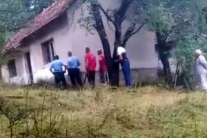 Policija uhapsila pet migranata koji su se zabarikadirali u kući, jedan likvidiran