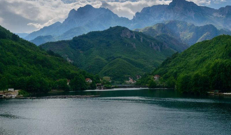 I danas oblačno s kišom, temperatura do 29°C