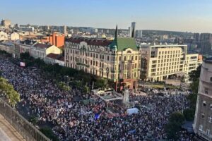 Srbija: Građani blokirali željeznicu i poručili: 'Vučiću, nećeš kopati'