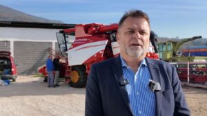 Poljoprivredno društvo “Vlašić” nabavilo kombajn: Cijena poljoprivrednicima znatno jeftinija