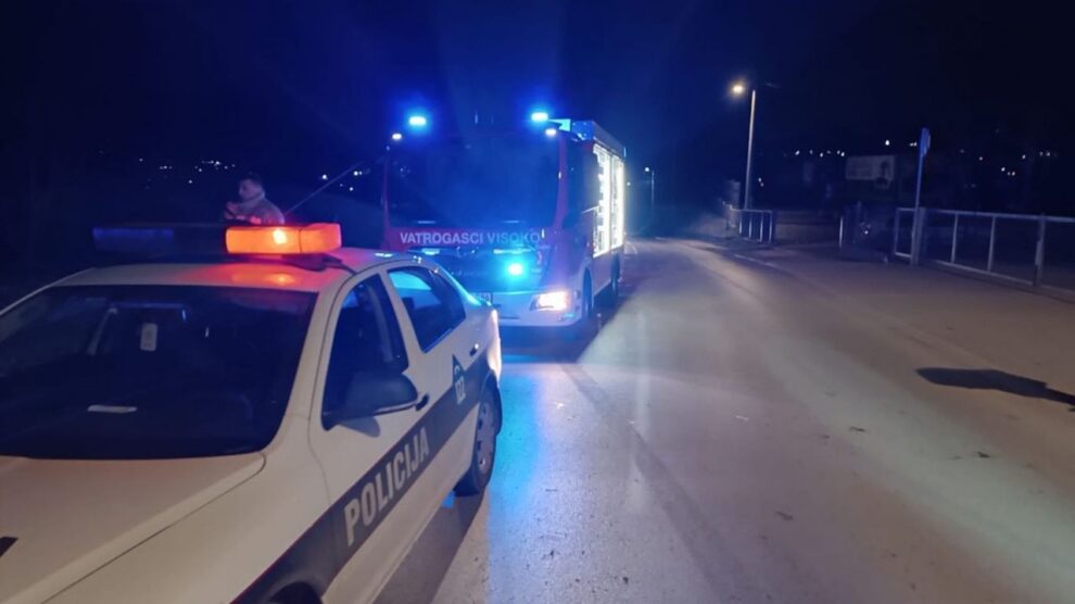 Vozilo sa četiri osobe sletjelo u rijeku Bosnu, ima žrtava