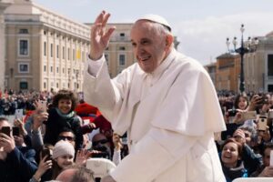 Papa Franjo poziva na istragu kako bi se utvrdilo da li izraelski napadi u Gazi predstavljaju genocid