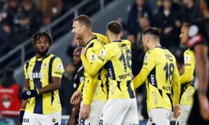 Edin Džeko ušao s klupe i efektno minut prije kraja matirao golmana Gaziantepa