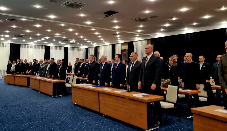 SDA: Međunarodna zajednica i domaći akteri da zaustave provođenje deklaracije 'svesrpskog sabora'