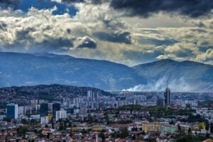 I danas oblačno uz slabu kišu ili rosulju