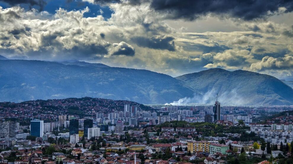 I danas oblačno uz slabu kišu ili rosulju