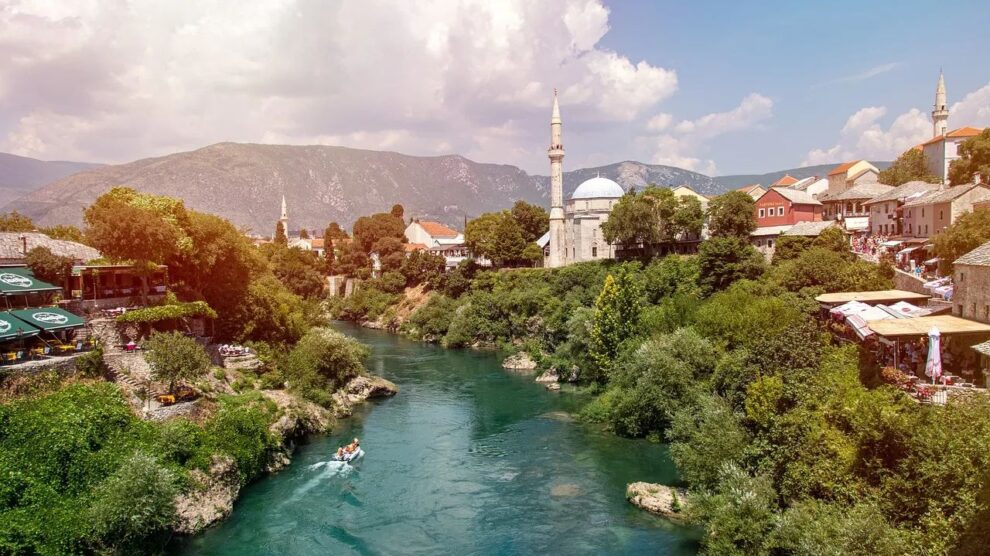 U BiH danas oblačno s kišom, temperatura od 8 do 14°C