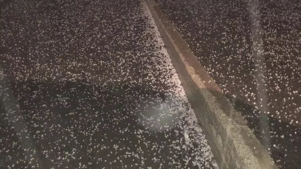 Jako nevrijeme praćeno gradom sinoć pogodilo Gornji Vakuf/Uskoplje