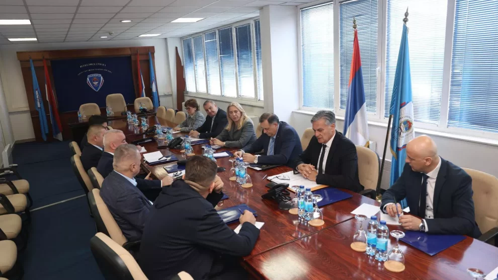 SKANDAL: Proširenom kolegiju MUP-a RS sa Dodikom prisustvuju direktor SIPA-e, zamjenik direktora OSA-e i DKPT, direktor SPS!