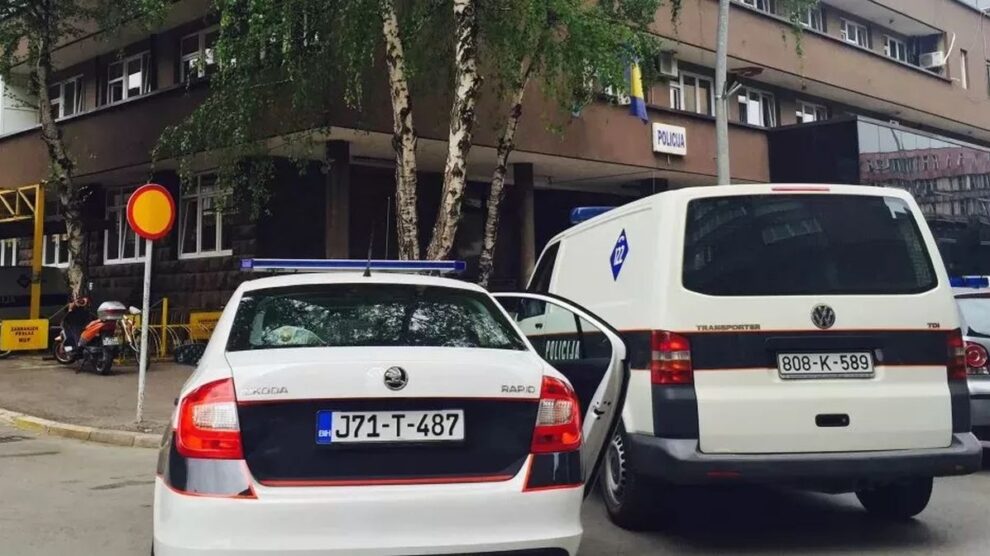 VISOKO: Mladić ubio muškarca u stanu i raskomadao ga da bi sakrio tijelo