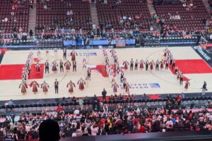 Članovi KUD Bosna zaigrali kolo na parketu Chicago Bullsa