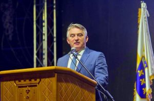 Željko Komšić u Ključu: Nismo odustali u ratu kad je bilo najteže, nismo ni u miru, a nećemo ni u budućnosti