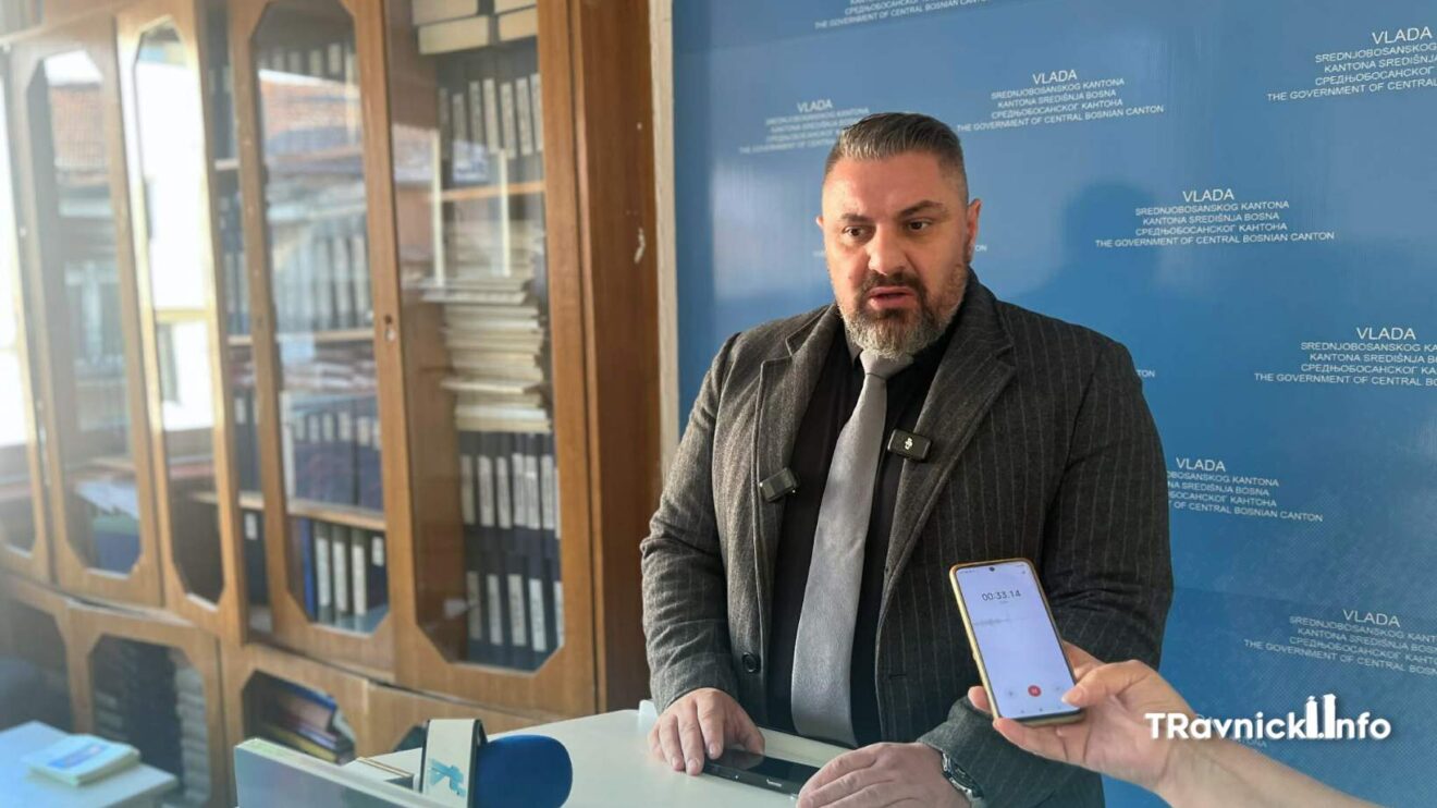 Ministar Amir Šećibović