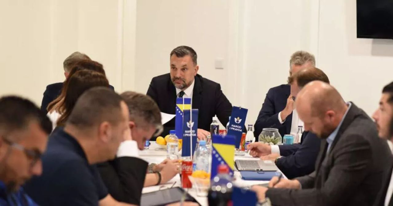 Narod i Pravda